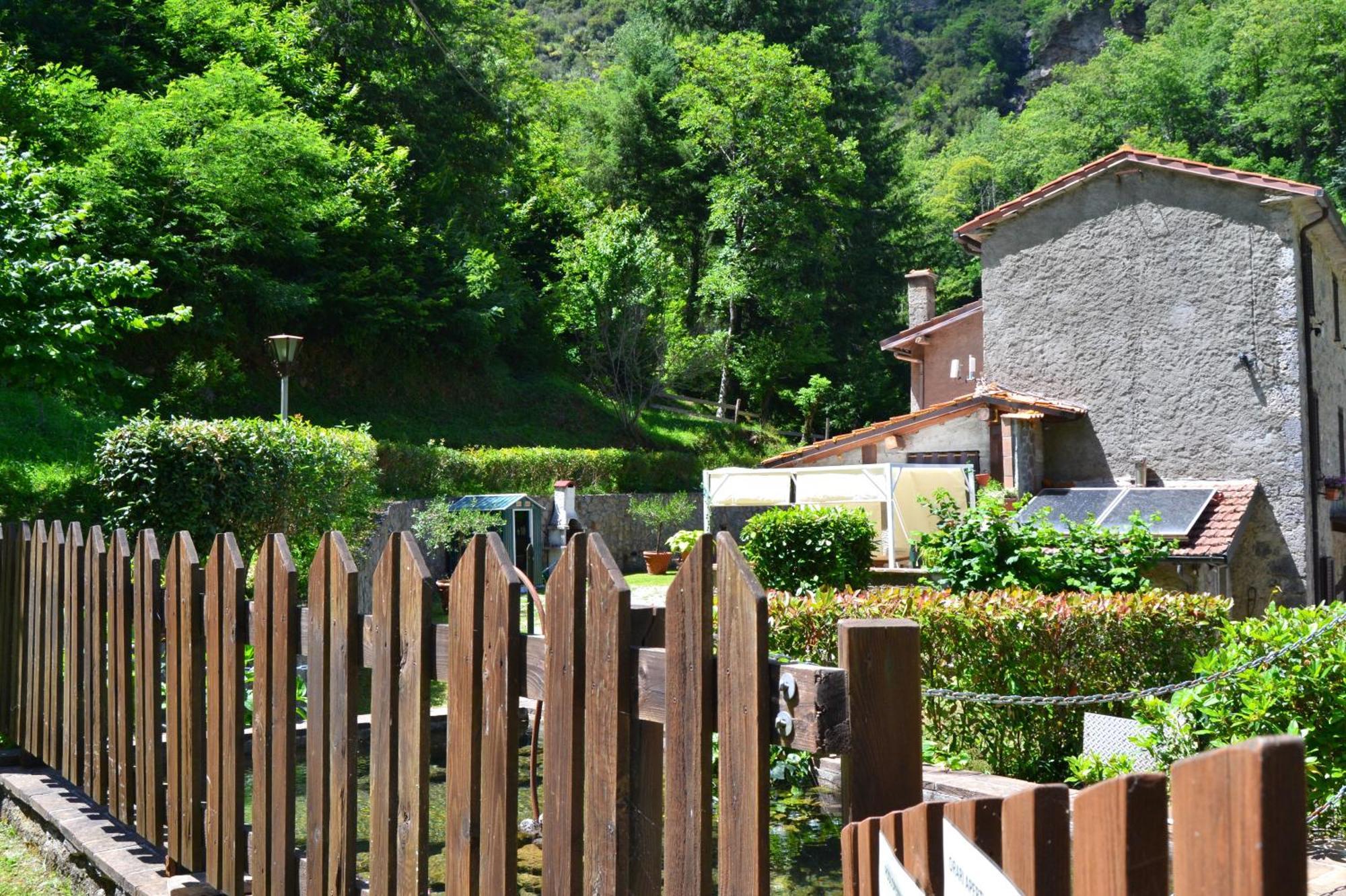 Casa Vacanze Il Boscaccio "Casa Serena" Fornovolasco Exterior foto